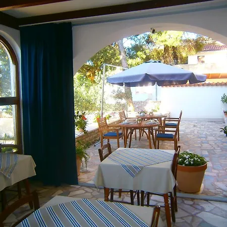 Pansion Rade Pirovac