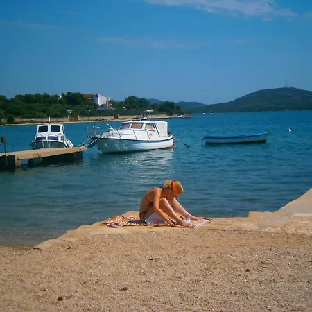 Pansion Rade Pirovac