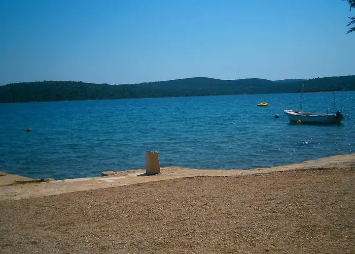 Pansion Rade 3* Pirovac