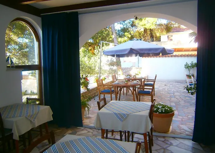 Pansion Rade Pirovac